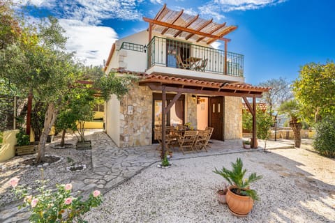 Property building, Patio, Day, Garden, Garden view