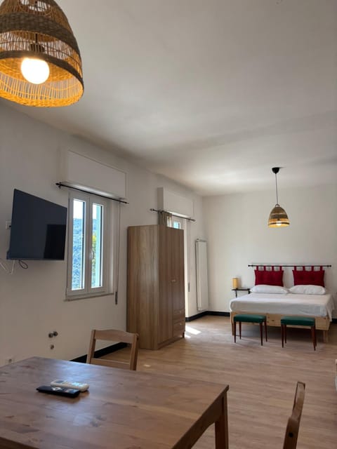 Bed, TV and multimedia, Photo of the whole room, Bedroom, wardrobe