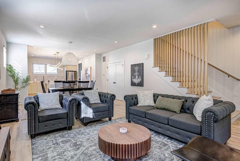 Stylish Getaway with Hot Tub-Near Downtown Indy-Family Friendly House in Indianapolis