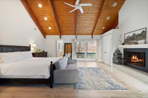 Bed, Day, Balcony/Terrace, Bedroom, furniture