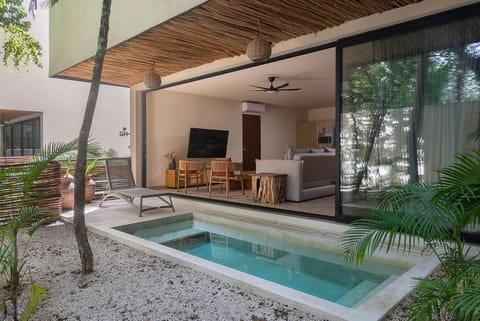 Patio, Pool view, Swimming pool, Swimming pool, sunbed