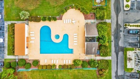 Property building, Day, Bird's eye view, Pool view, Swimming pool, sunbed