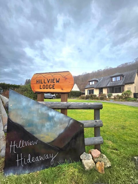 Property building, Property logo or sign, Natural landscape, View (from property/room), Guests, Guests, Street view