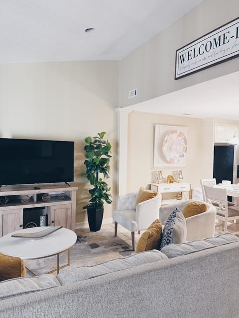 3 Bedroom Townhouse Near SGMC & Downtown Sleeps 10 House in Valdosta