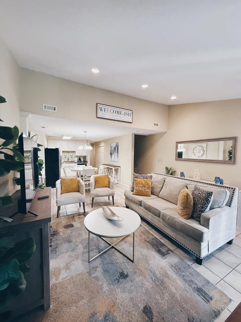 3 Bedroom Townhouse Near SGMC & Downtown Sleeps 10 House in Valdosta