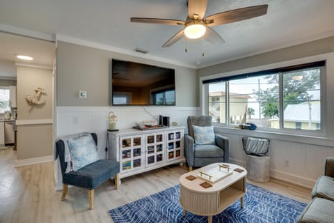 Steps To Beach - Seagrass Sunsets by SeaBreeze Vacation House in Bradenton Beach