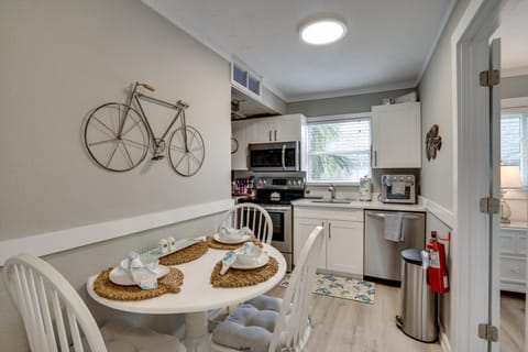 Steps To Beach - Seagrass Sunsets by SeaBreeze Vacation House in Bradenton Beach