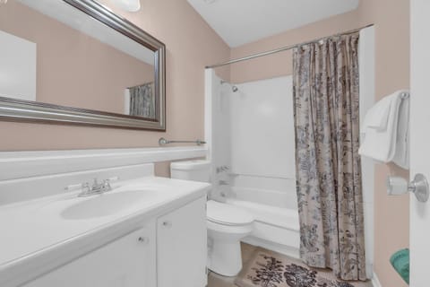 Shower, Toilet, Bathroom, Bath, towels