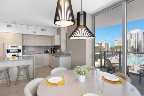 Stunning Views 2BR Amazing Pools Apartment in Hollywood Beach