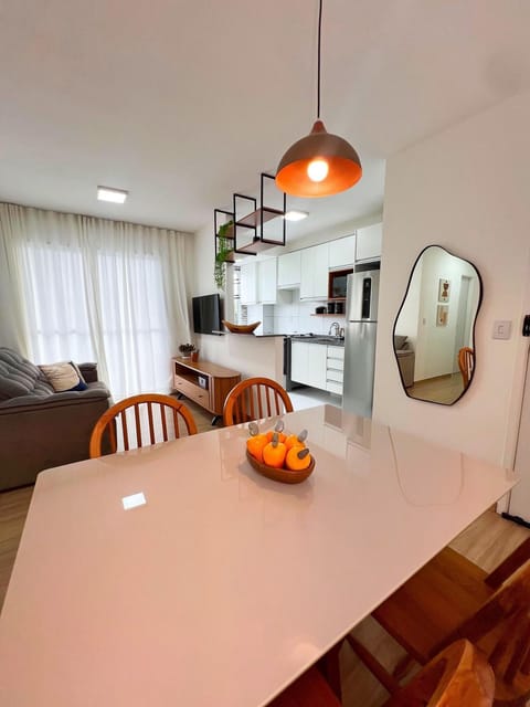 Kitchen or kitchenette, Living room, Seating area, Dining area, oven, stove