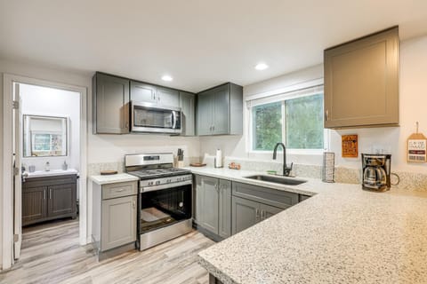 1 Mi to Lake Gregory! Updated Family Home with Deck House in Crestline