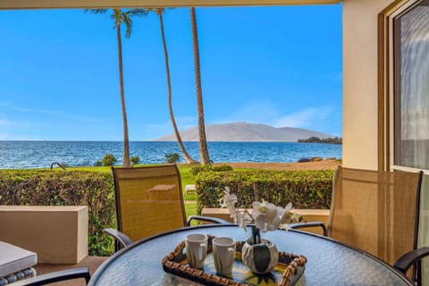 Patio, Natural landscape, View (from property/room), Balcony/Terrace, Dining area, Sea view