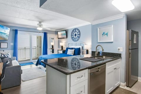 Kitchen or kitchenette, dishwasher