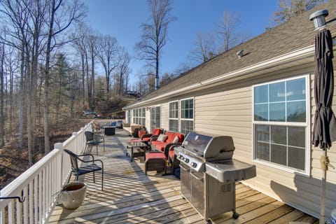 Private Hot Tub! Getaway on Smith Mountain Lake House in Smith Mountain Lake