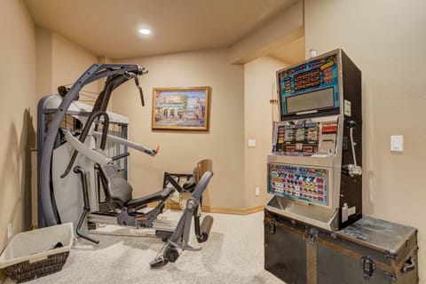 Peaceful Pines! Pool Table, Gym & Forest Views Apartment in Black Forest