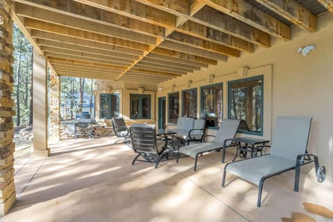 Peaceful Pines! Pool Table, Gym & Forest Views Apartment in Black Forest