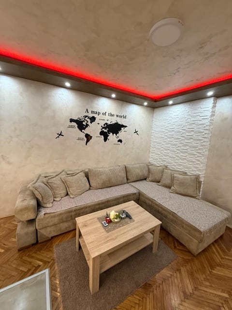 Centar Lux Obrenovac, Na Trgu, Siguran Parking Apartment in Vojvodina