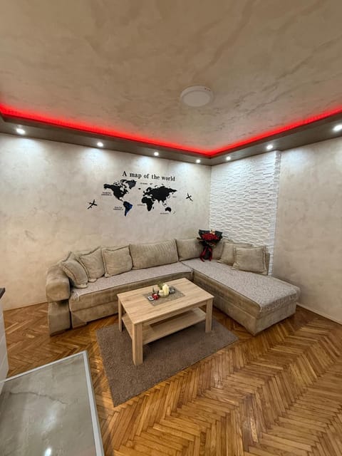Centar Lux Obrenovac, Na Trgu, Siguran Parking Apartment in Vojvodina