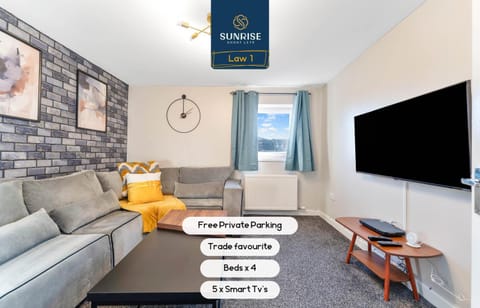 5 x Main Street Serviced Apartments - Easy Ring Road Access and 5 mins to STANNERGATE PORTS - over 20 Locations in the City offered by Sunrise Short Lets Dundee Apartment in Dundee