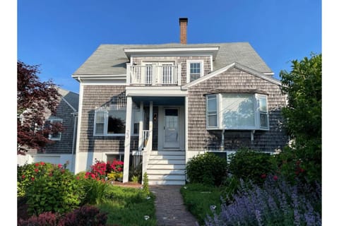 West End Nest - Deck + Bayview + Parking | Sleep 4 Apartment in Provincetown