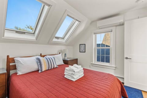West End Nest - Deck + Bayview + Parking | Sleep 4 Apartment in Provincetown