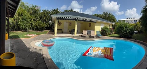Property building, Patio, Day, Garden, Garden view, Pool view, Swimming pool, sunbed