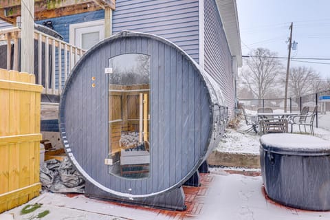 Heart of Social District! South Cadillac Unit Apartment in Cadillac