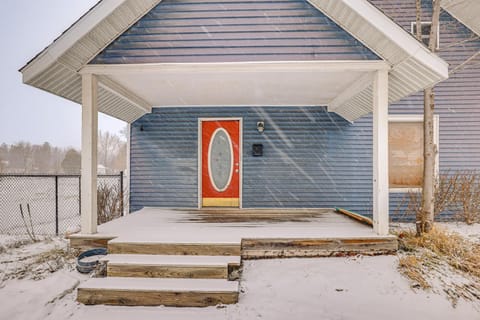 Heart of Social District! South Cadillac Unit Apartment in Cadillac