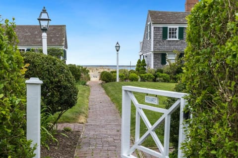 *NEW* Classic Beach Cottage, Parking, West End House in Provincetown