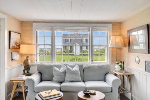 *NEW* Classic Beach Cottage, Parking, West End House in Provincetown