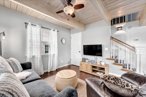 The Oak Cottage- Charming Downtown Family Retreat in the Heart of Siloam Springs House in Siloam Springs