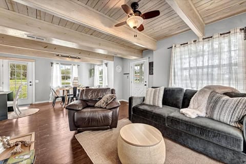 The Oak Cottage- Charming Downtown Family Retreat in the Heart of Siloam Springs House in Siloam Springs