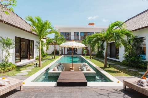 Property building, Garden, Swimming pool, sunbed