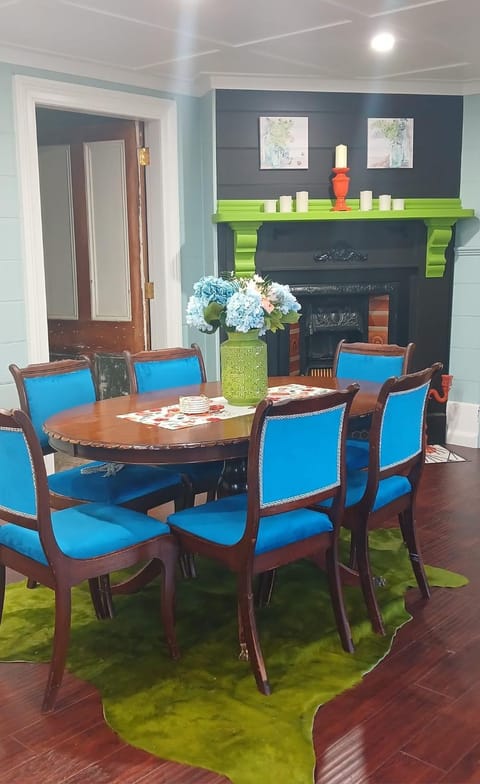 Seating area, Dining area