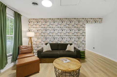 Living room, pet friendly