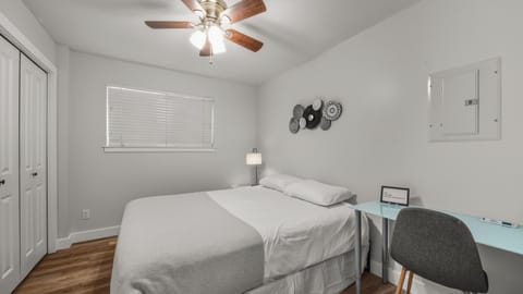 Parkdale Suites Apartment in Langford