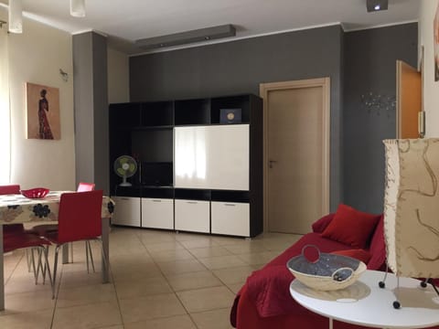 Kitchen or kitchenette, Seating area, Dining area, oven, air conditioner