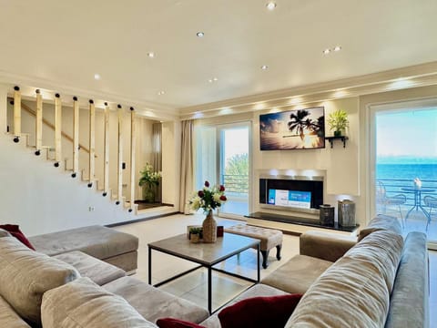 Communal lounge/ TV room, Living room