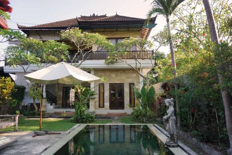 Property building, Day, Garden, Swimming pool