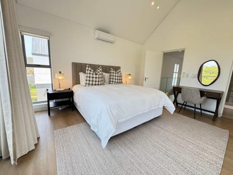 Boardwalk Hideaway 23 - Luxe 4BD Villa - Walk 2 Beach Villa in Plettenberg Bay