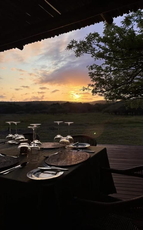 Restaurant/places to eat, Natural landscape, Dining area