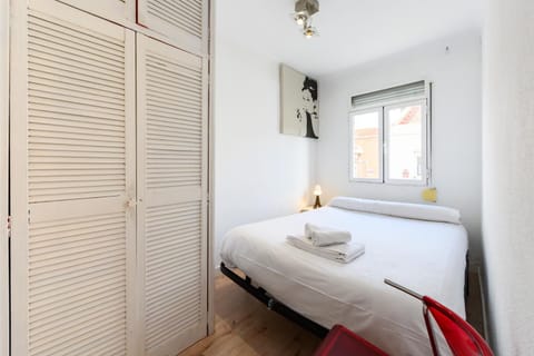 POR183D Amplio piso 2 dormitorios en La Latina - Alquiler temporal Apartment in Madrid