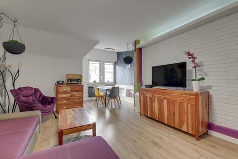 Communal lounge/ TV room, TV and multimedia, Kitchen or kitchenette, Living room, Seating area