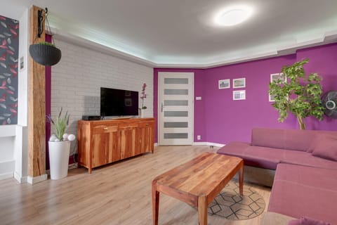 Communal lounge/ TV room, TV and multimedia, Living room, Seating area