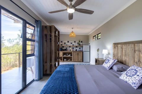 Bed, Kitchen or kitchenette