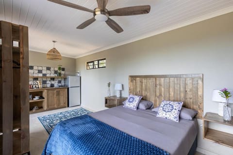 Bed, Kitchen or kitchenette