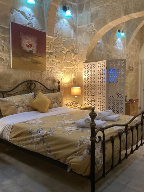 Property building, Bed, Photo of the whole room, Bedroom