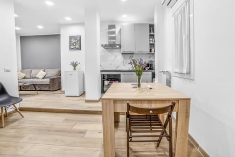 Kitchen or kitchenette, Living room