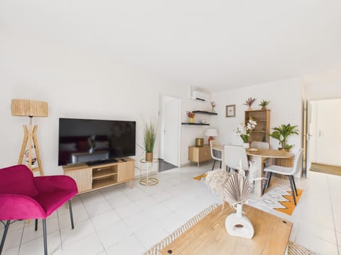 Communal lounge/ TV room, Living room