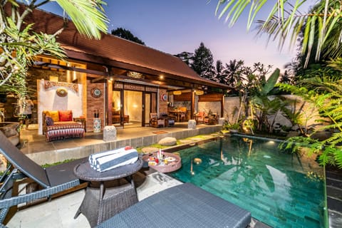 Property building, Patio, Day, Natural landscape, Garden, Garden view, Pool view, Swimming pool, sunbed